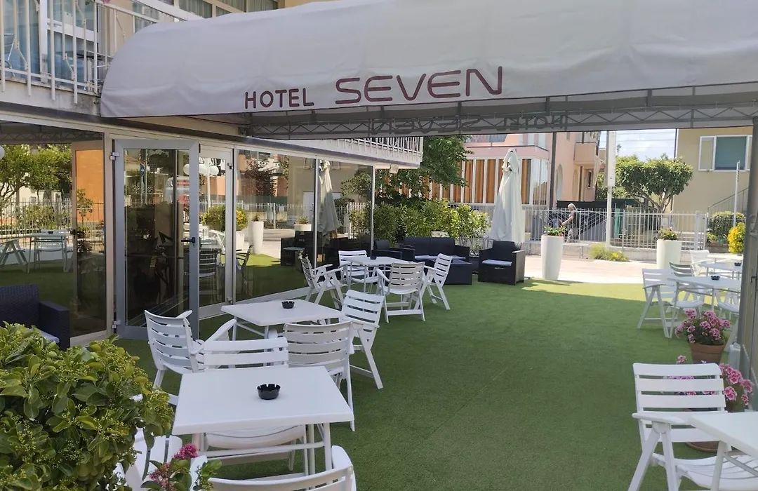 Hotel Seven-1