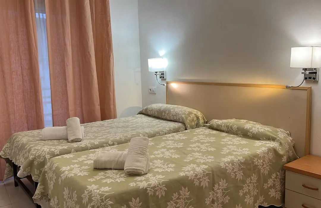 Hostal Alhambra Tarragona-1
