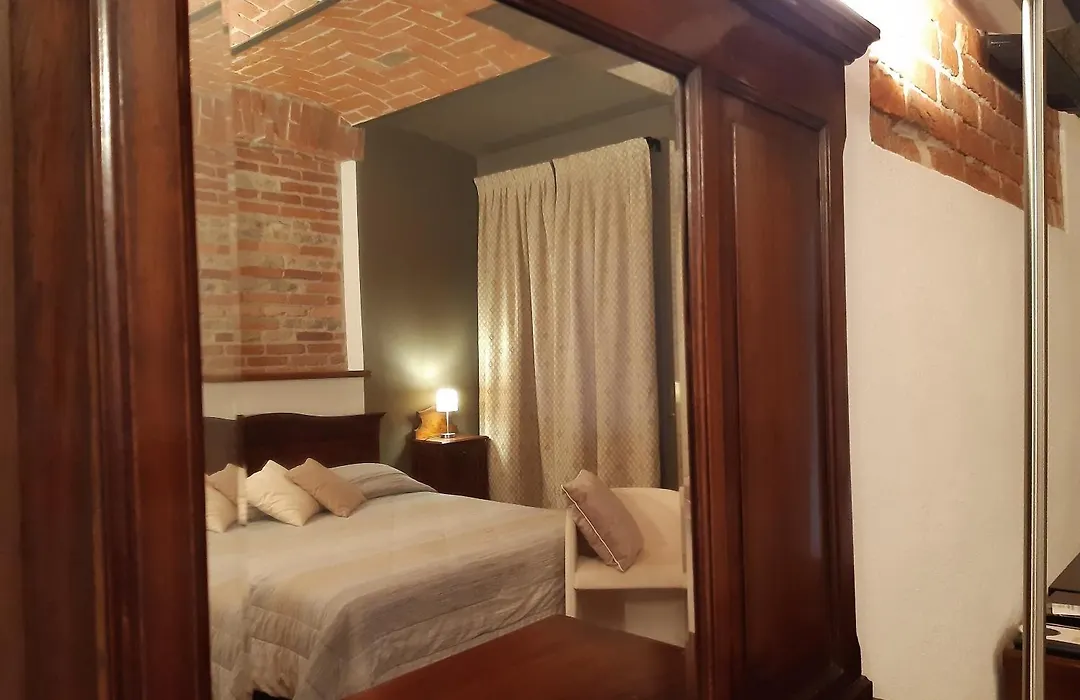 Red Wine Camere-1