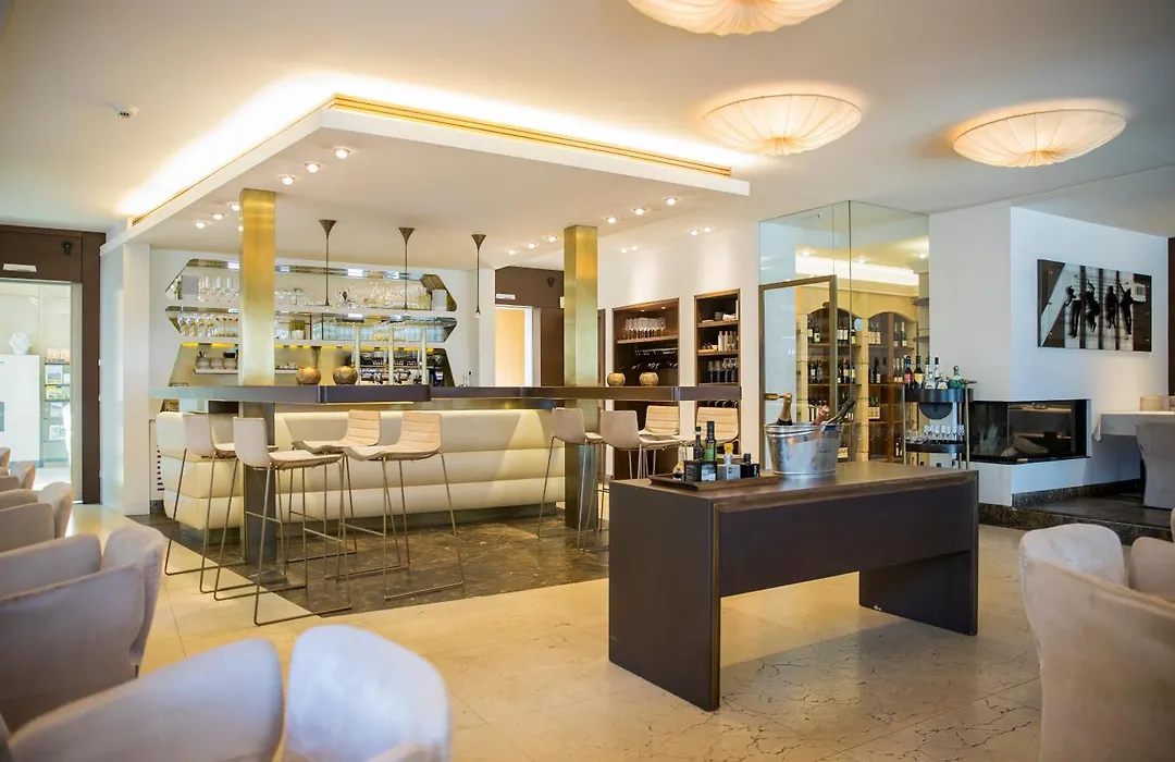 Iris Porsche Hotel & Restaurant-1
