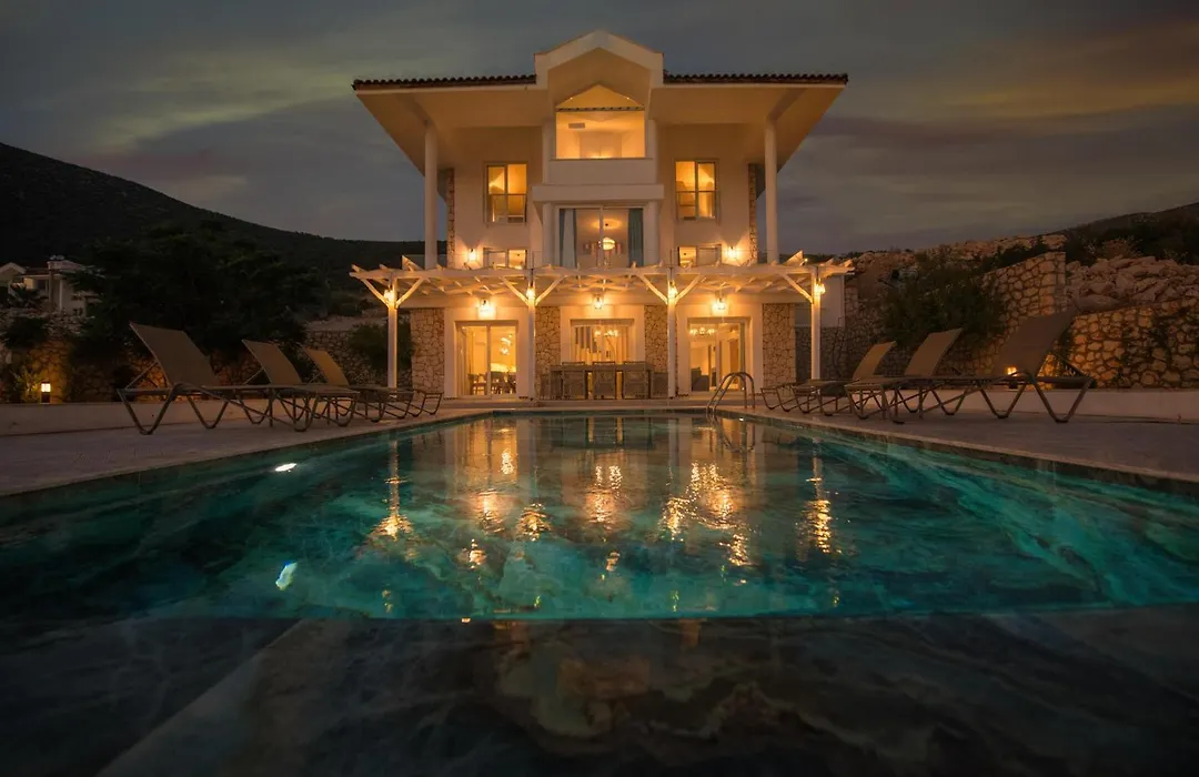 Beachfront Sari Villa With Private Swimming Pool-1
