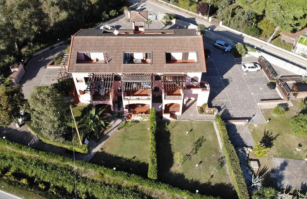 Complesso La Foce - Clima, parcheggi, spazi esterni privati-1