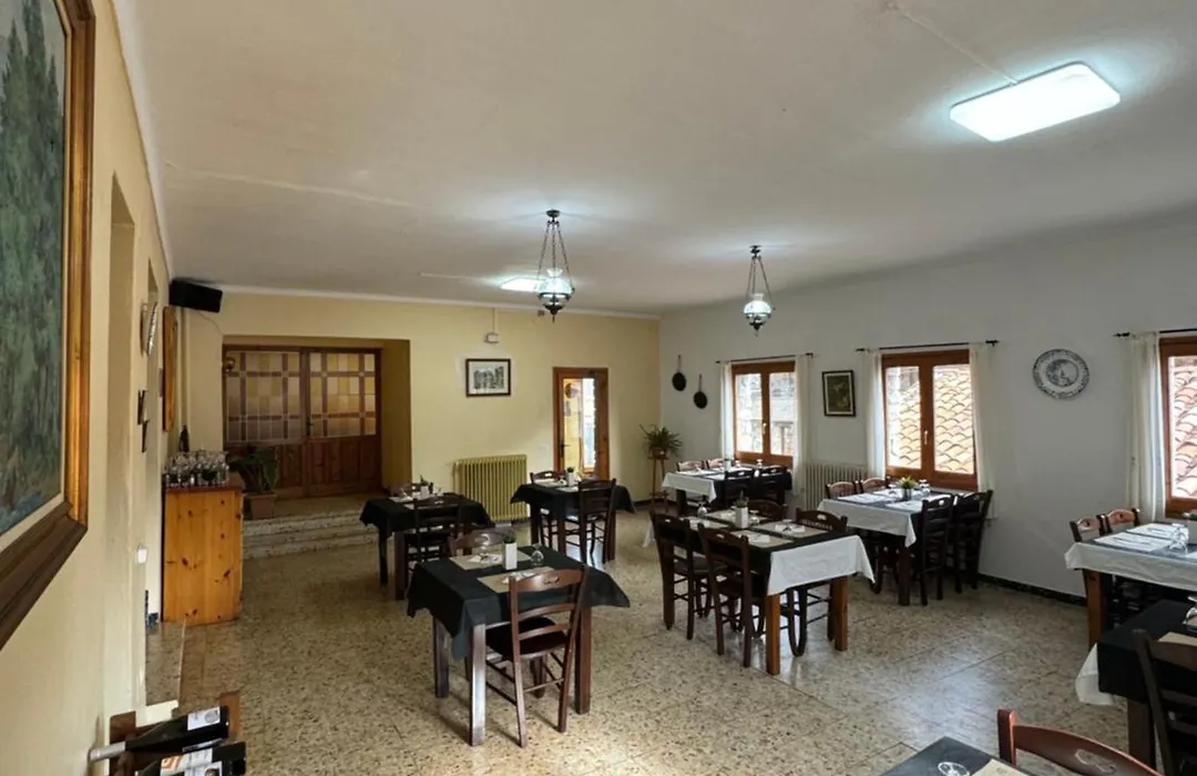 L Esquella Restaurante Hostal-1