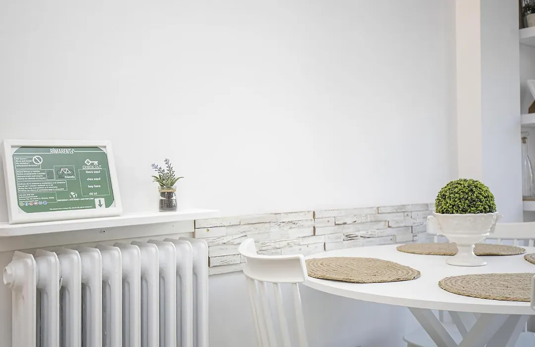 Apartamento con gran terraza en Girona-1