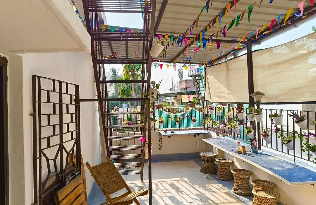 Calcutta Backpackers-1
