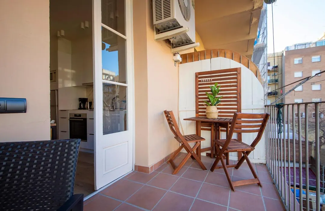 Apartamento de cuatro dormitorios en Carrer Diputació-1