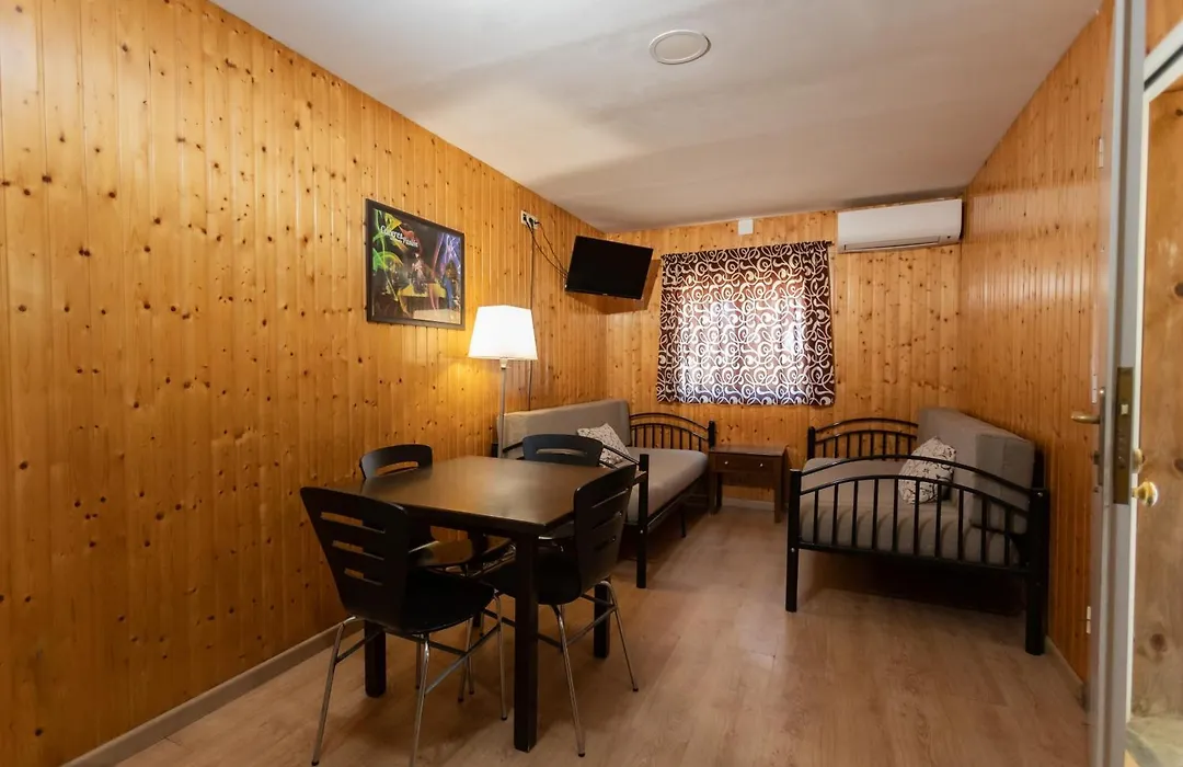 Hostal - Bungalows Camping Cáceres-1