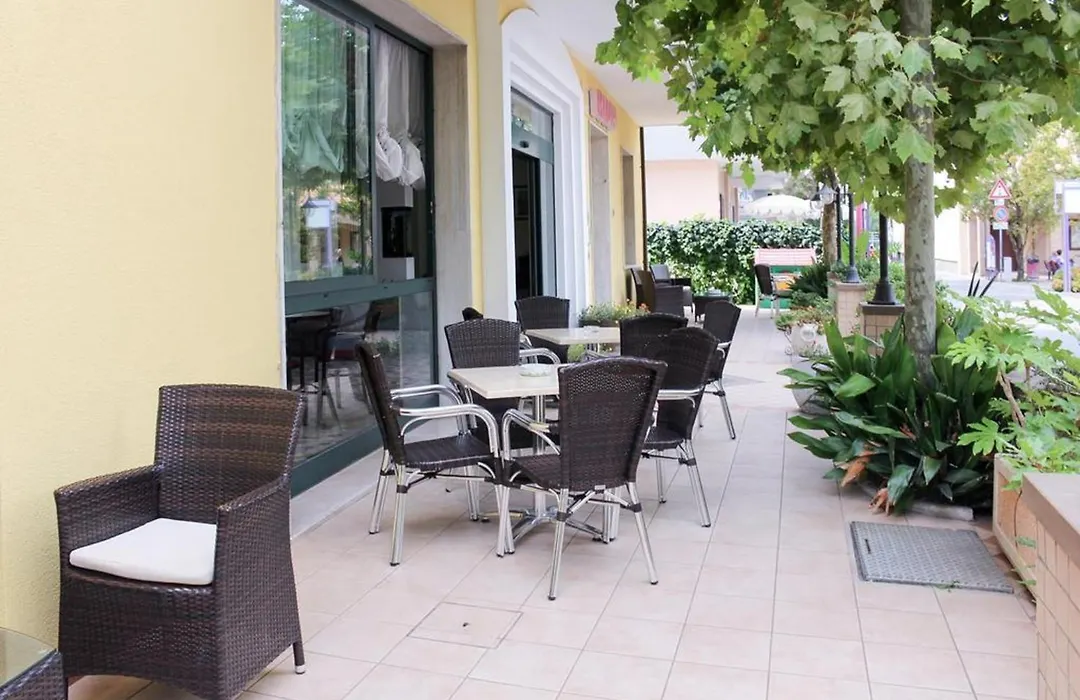 Azzurro Beach Hotel Igea Marina-1