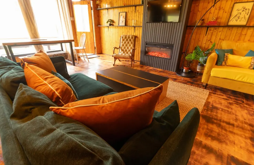 Kingswood Pods And Lodges-1