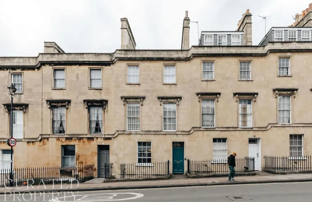 Central Townhouse With Garden & Free Parking-1