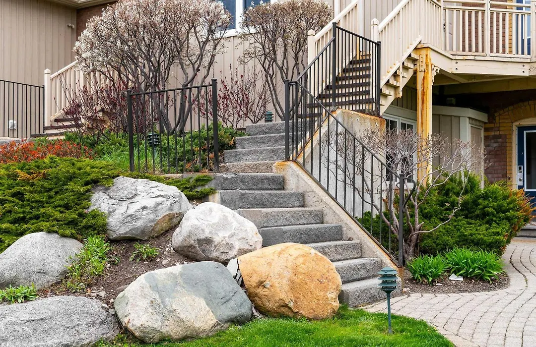 Beautiful & Bright 3 Bed Townhome Near Village-1