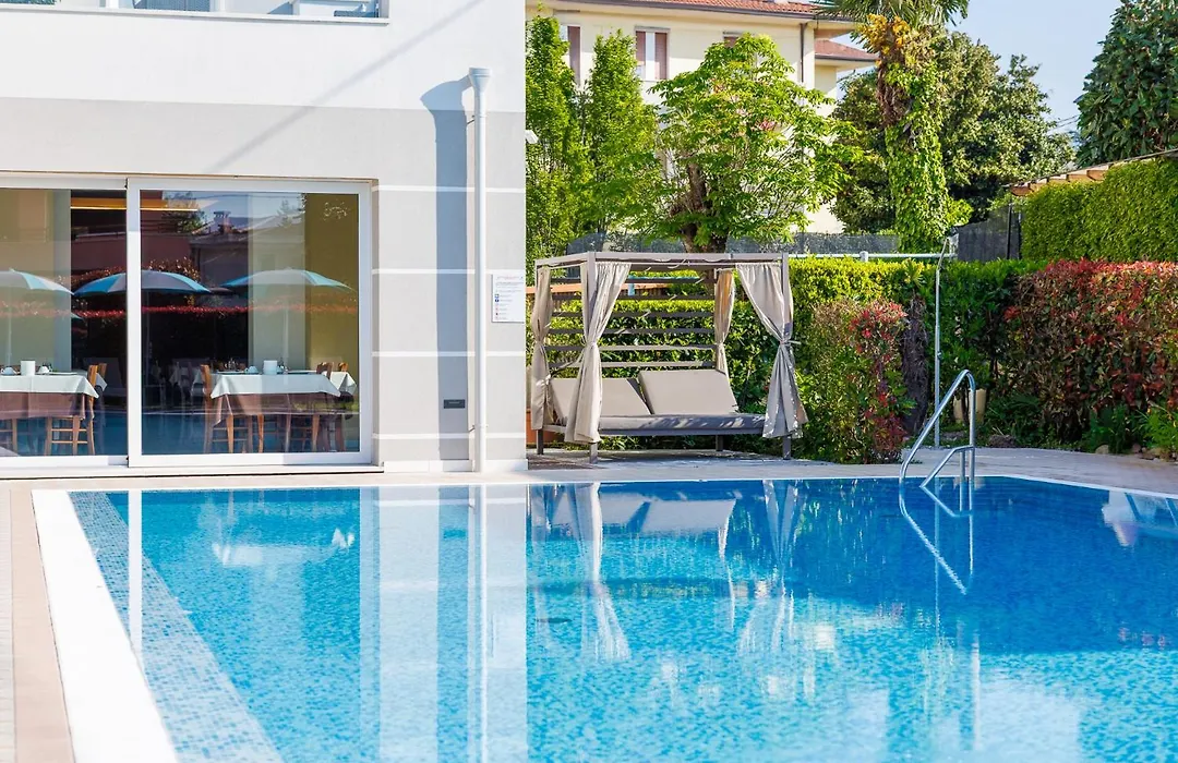 Hotel Paradiso-1