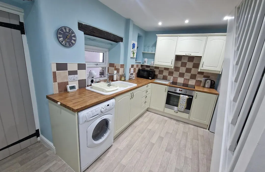 Poppy Cottage-1