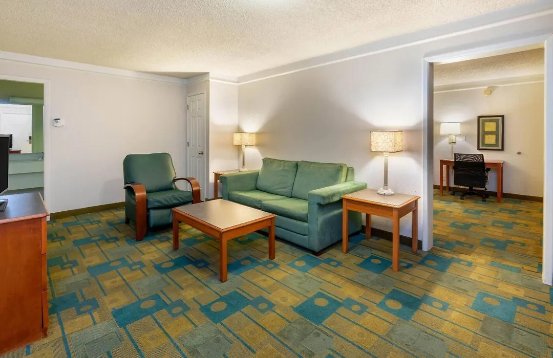 Travelodge By Wyndham Phoenix North-1