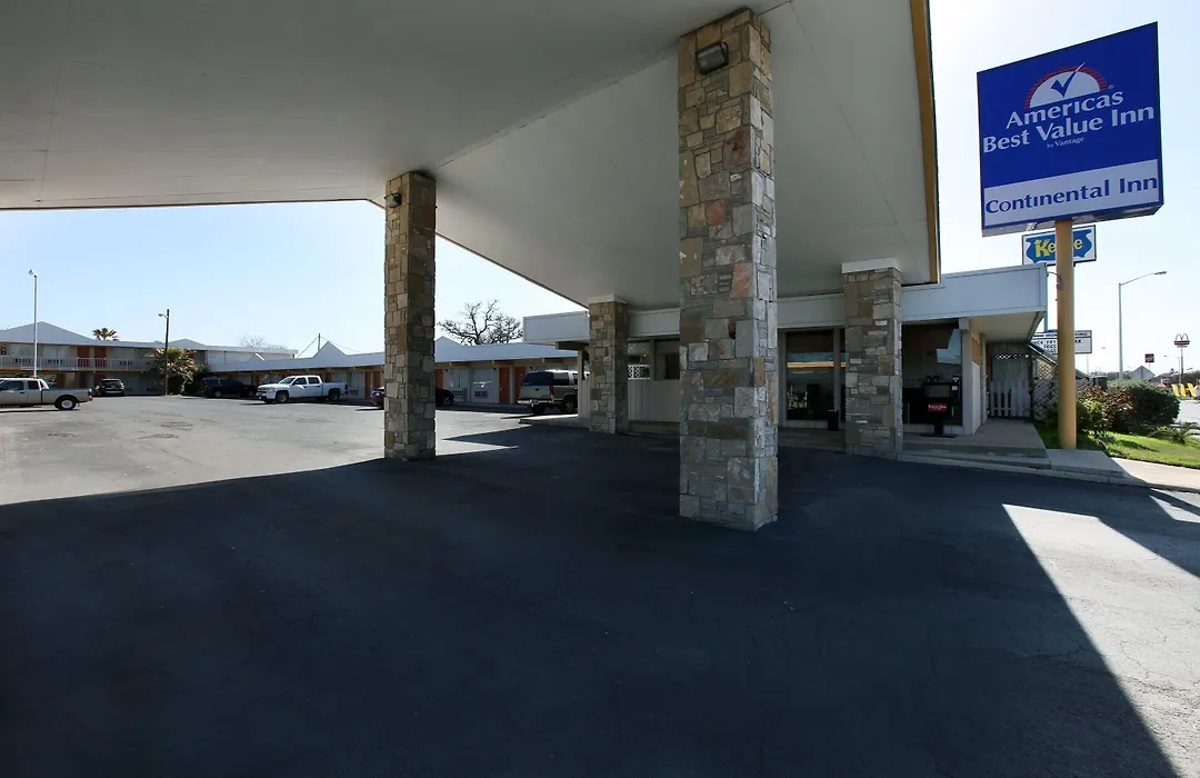 Americas Best Value Inn Uvalde-1