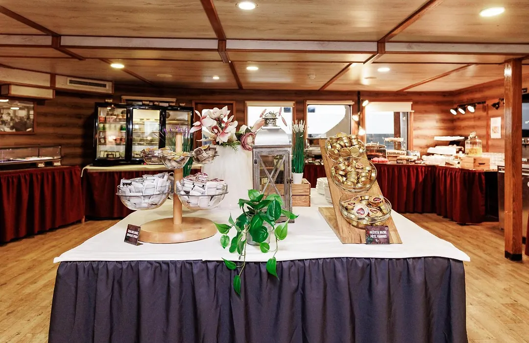 Botel Marina-1