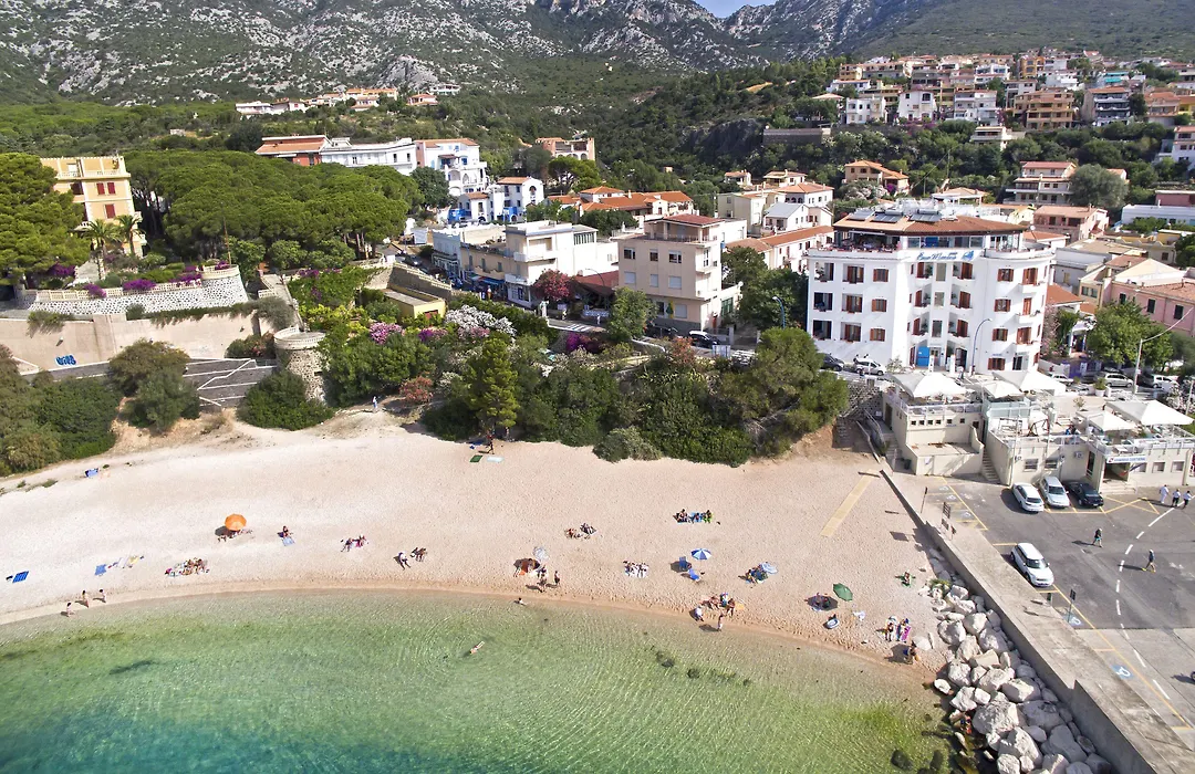 Bue Marino Hotel & Rooftop Bar-1