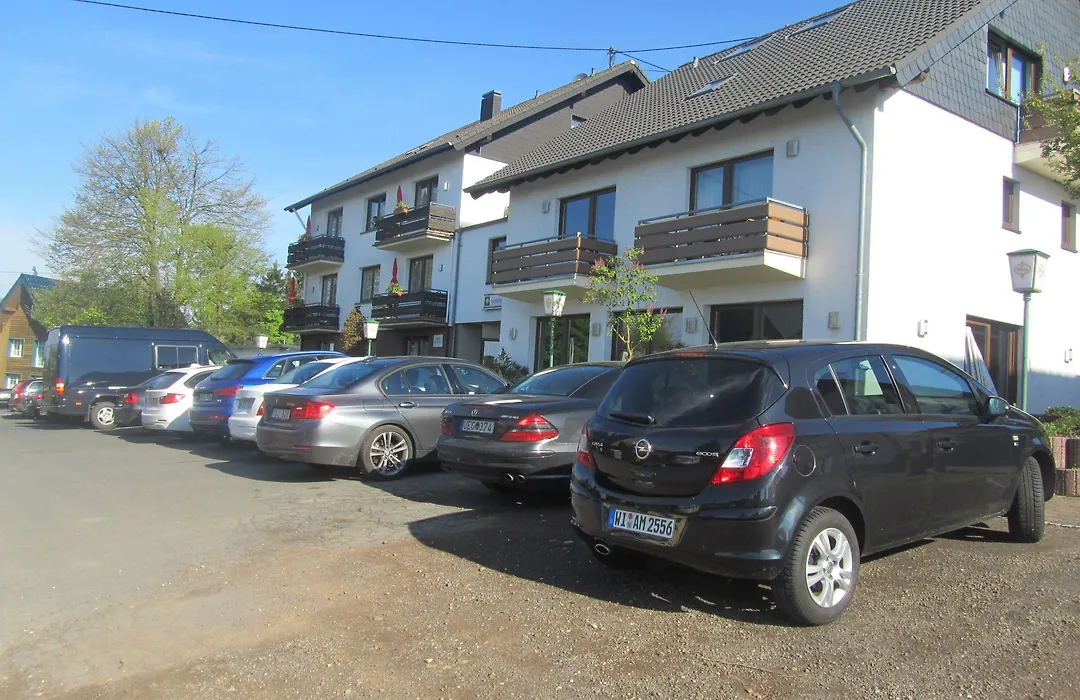 Hotel Zur Burg Nuerburg-Ring-1