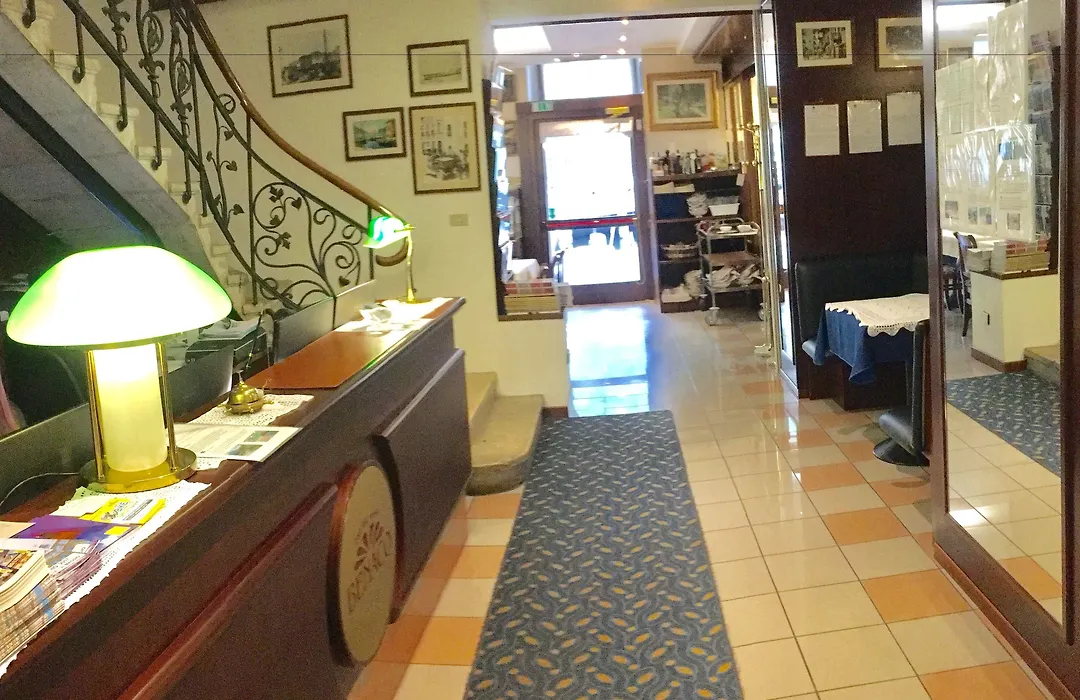 Lake Hotel Benaco-1