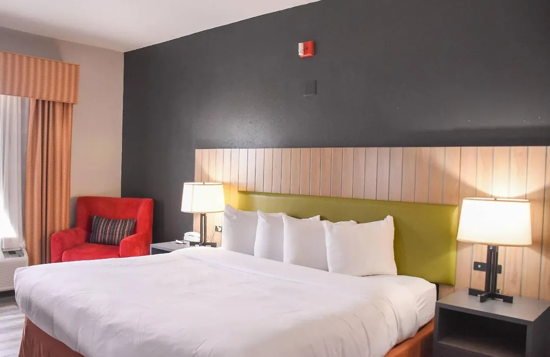 Country Inn & Suites By Radisson Bloomington-Normal West, Il-1