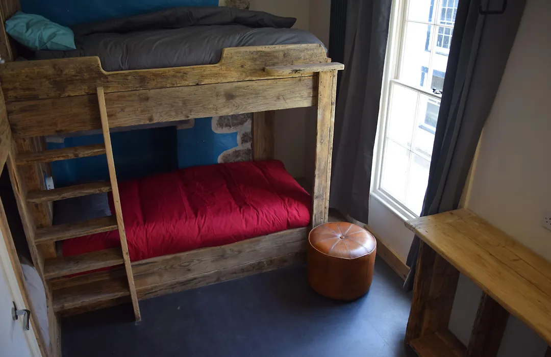 Ty Glyndwr Bunkhouse, Bar And Cafe-1