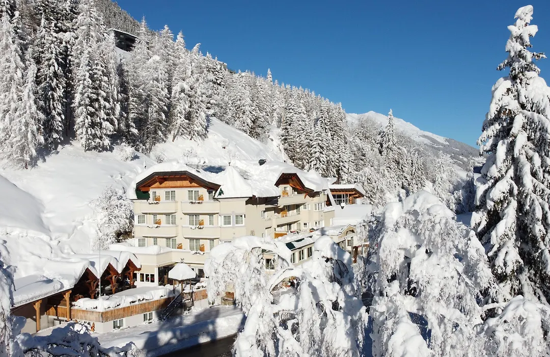 Hotel Höllroah-1