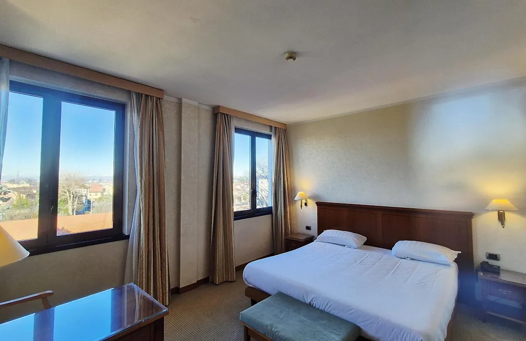 Hotel Excelsior Magenta-1