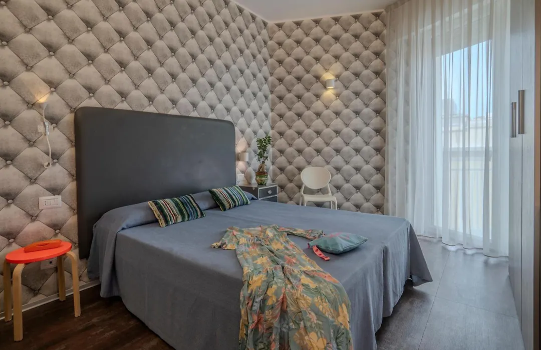 Hotel 2000-1