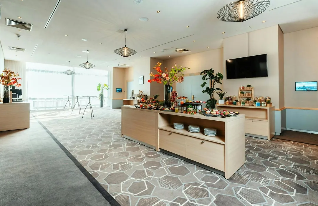 Leonardo Royal Hotel Koeln - Am Stadtwald-1