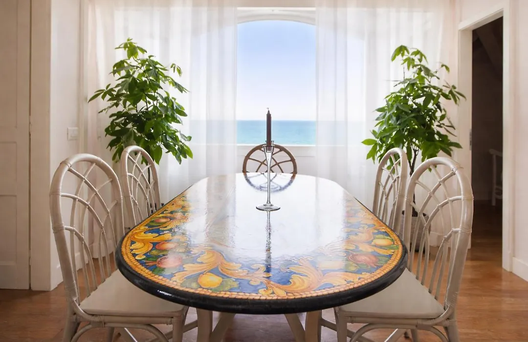 Villa Lilla sulla Spiaggia di San Vincenzo LUXURY-1