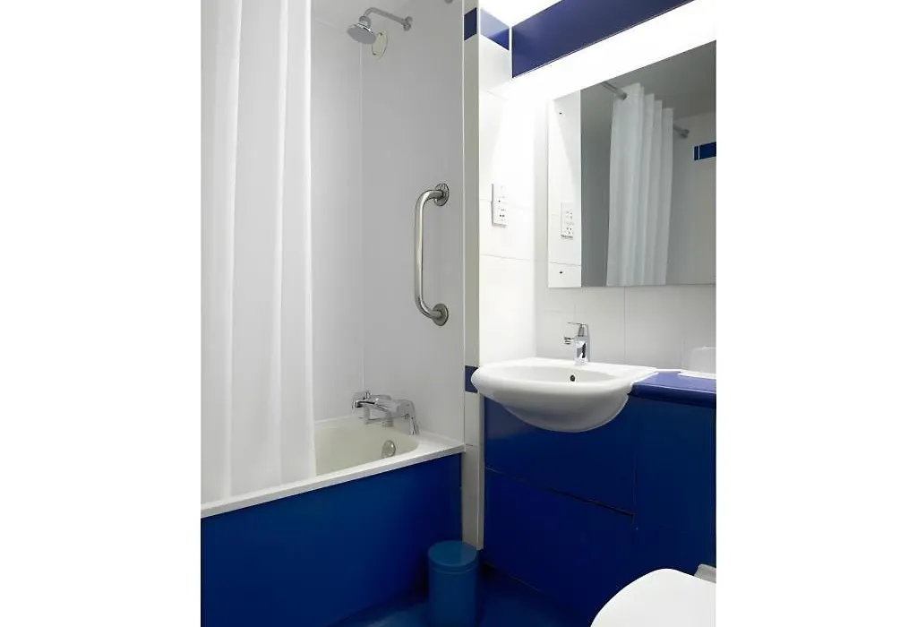Travelodge Glasgow Airport-1