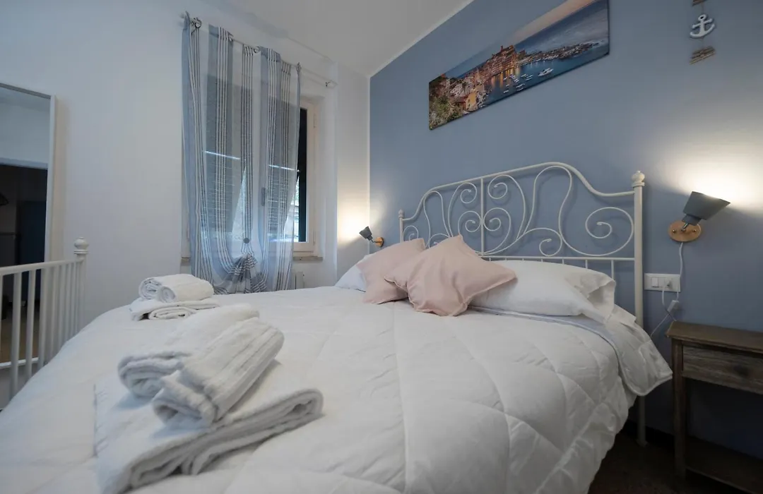 Pippo a Vernazza Rooms-1