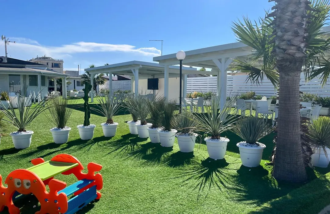 Aurora Beach & Suite-1