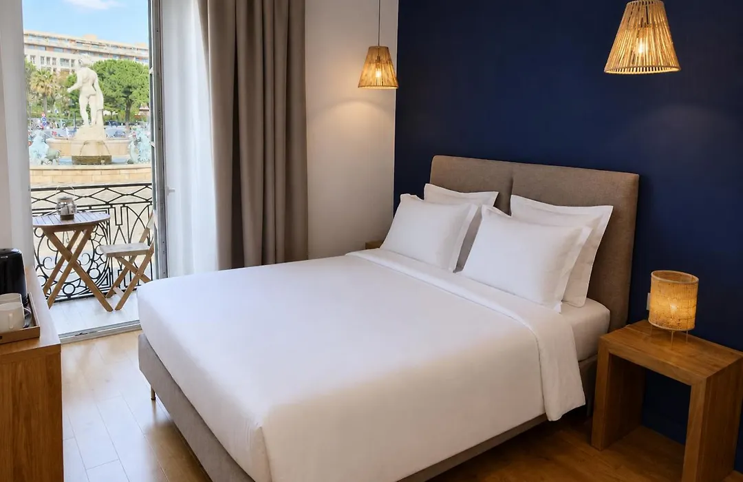 Hotel De La Mer-1