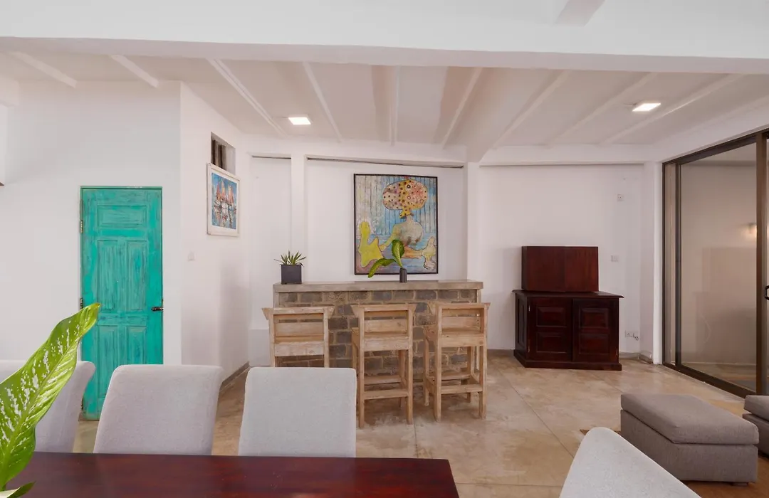 Hikks Villa Beachfront With Pool-1