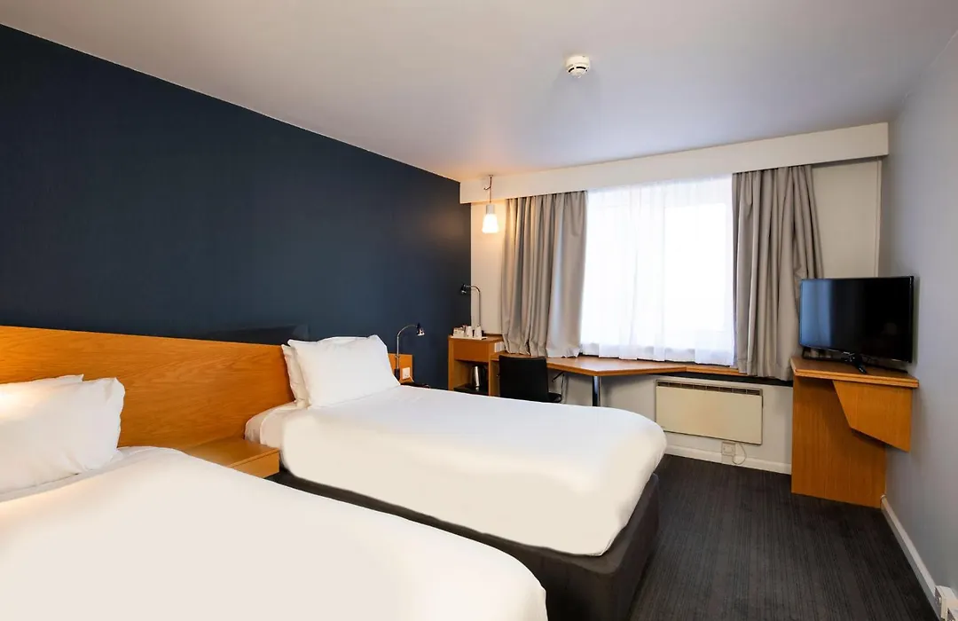 Holiday Inn Express Swindon West By Ihg-1