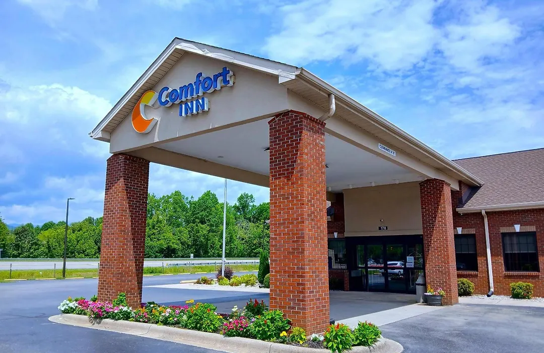 Comfort Inn Near Downtown & Blue Ridge Pkwy-1