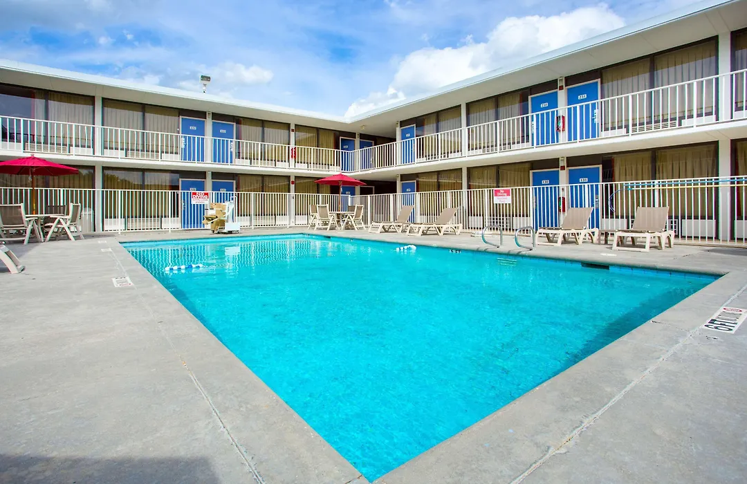 Motel 6 Baton Rouge Southeast-1
