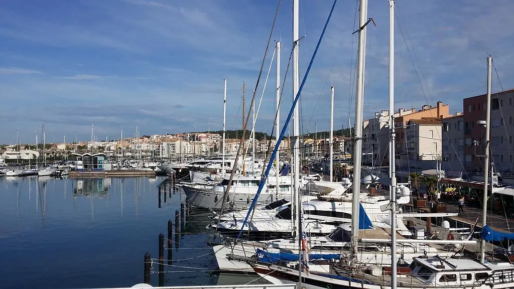 La Voile D' Or Seul Hotel Sur Le Port-1