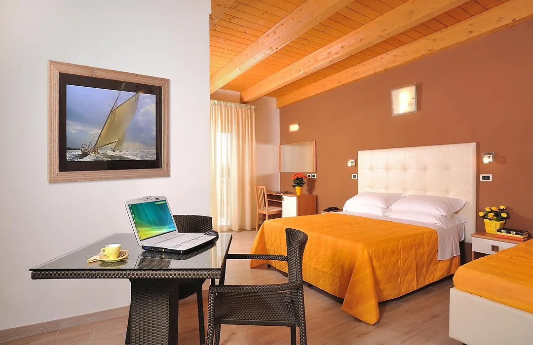 Hotel Favorita Easy Stay B&B-1