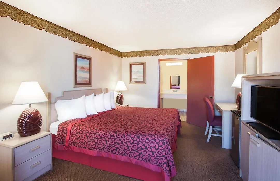 Economy Inn-1