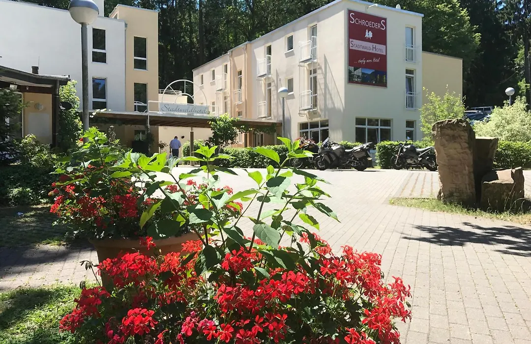 Schroeders Stadtwaldhotel-1