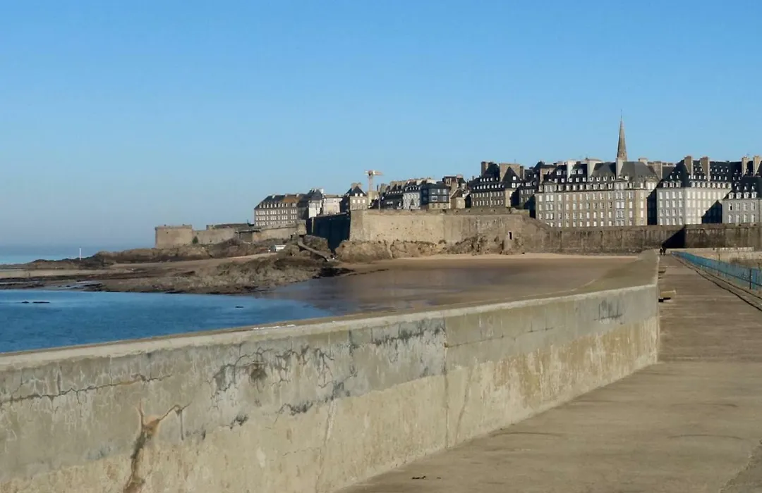 Hotel De La Mer-1