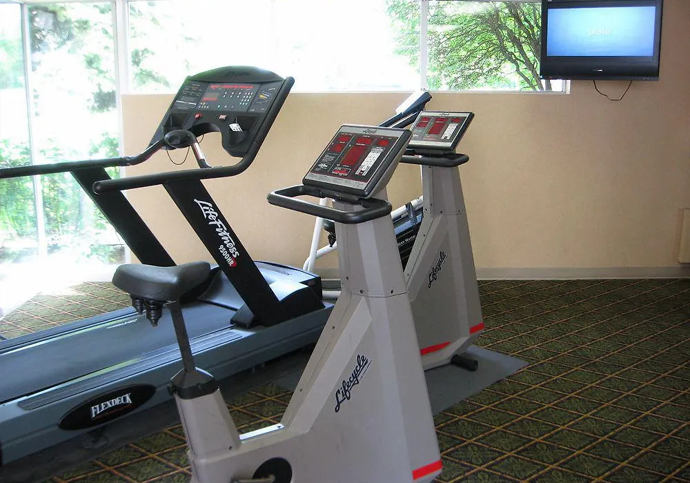 Ramada By Wyndham Waukegan/Great Lakes-1