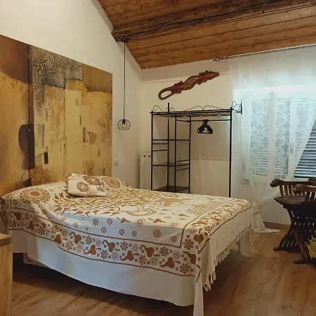 La casa sul tetto, Room's&Glamping-3