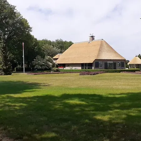 Drentse bungalow in natuur en rust-2