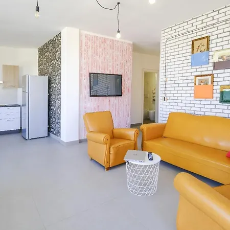 Essential suite-3