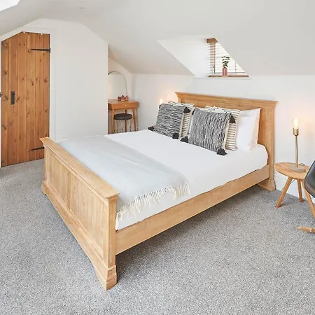 Burnsyde Beach House - With Sea Views-2