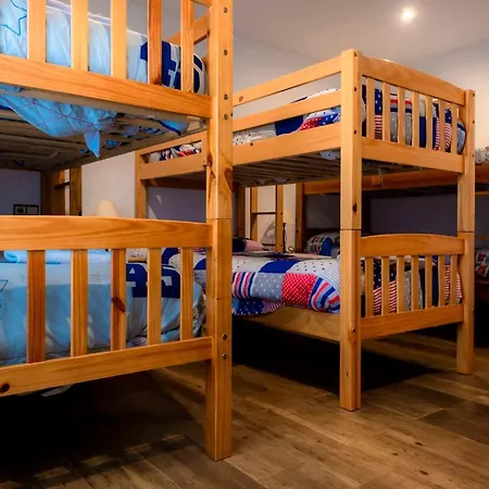 Lagar Del Chorro Junto Caminito Del Rey Piscina Y Baloncesto-2