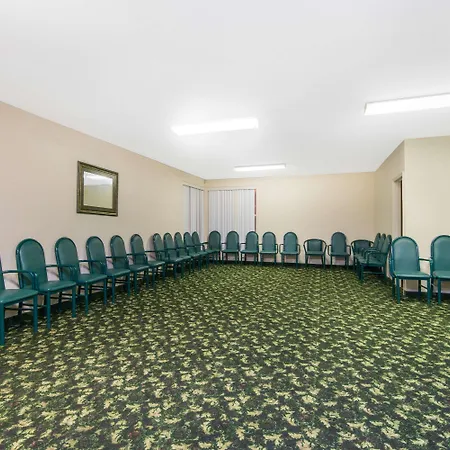 Days Inn & Suites By Wyndham Wichita East-2